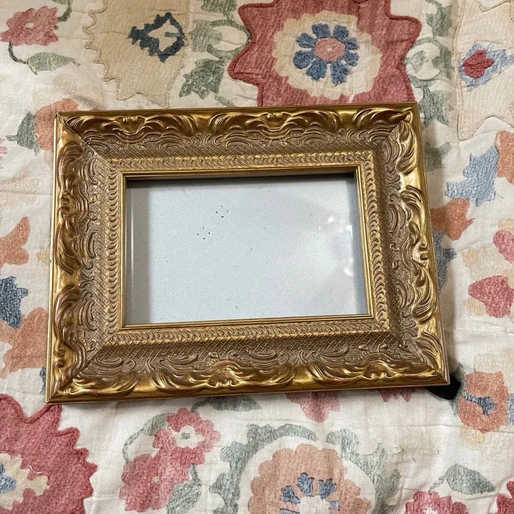 Vtg gold art nouveau regency 4x6 picture frame ornate etched filigree scroll